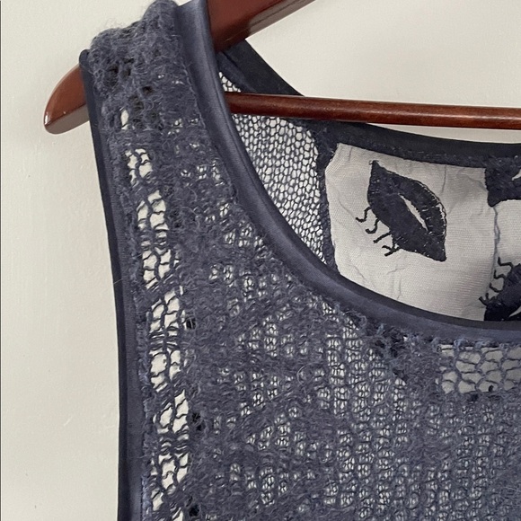 Elegant Navy Lace Sleeveless Top - Picture 2 of 8